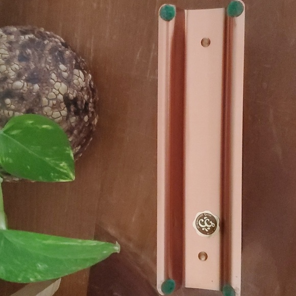 Vintage Coppercraft Guild Embossed Praying Hands Napkin Holder or Letter Holder - Picture 3 of 4